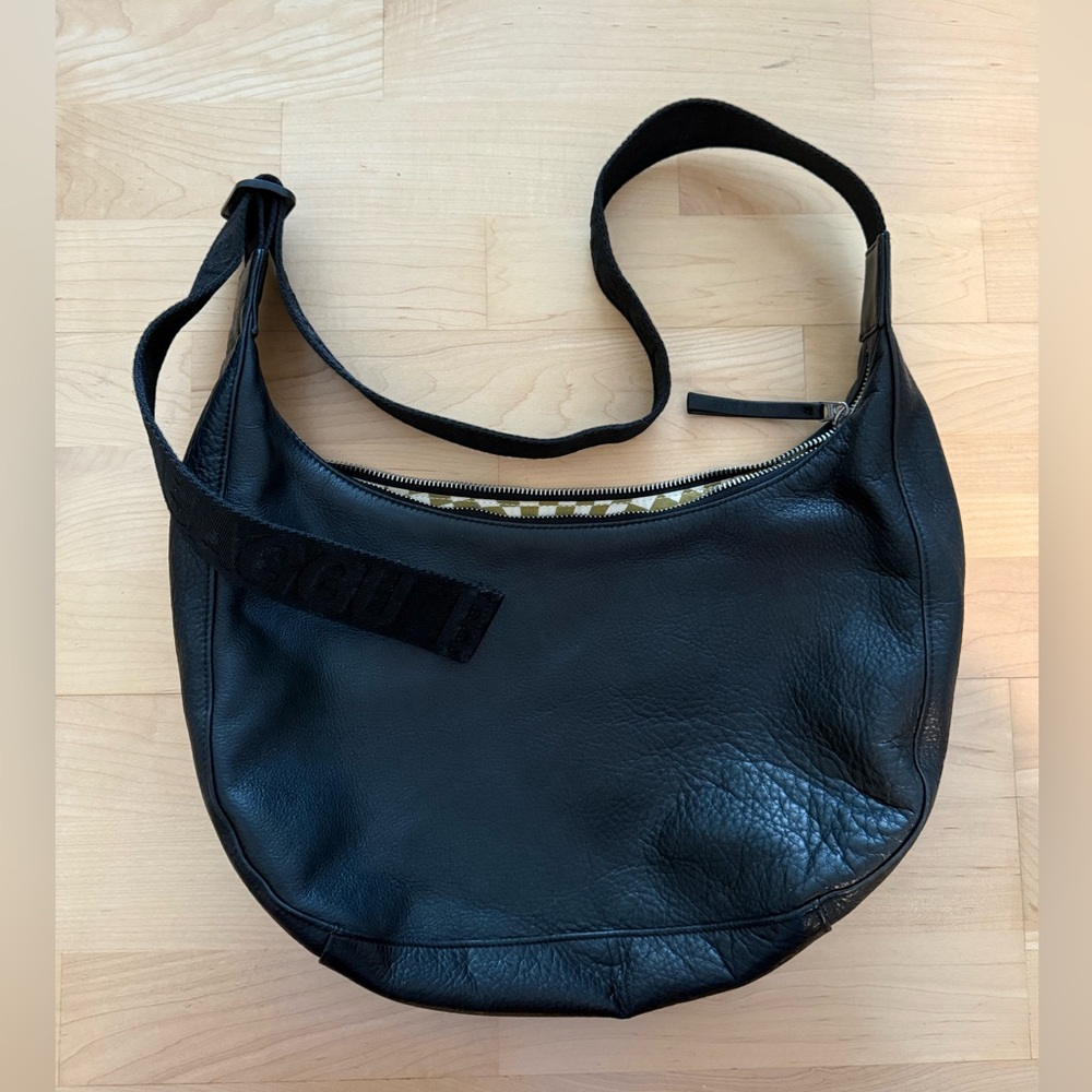 BAGGU leather crescent bag M